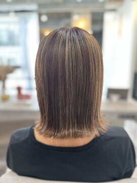 ラビス 浦和(Lovis) Ikuno/黒髪/グレーベージュ/レイヤーロング/前髪パーマ