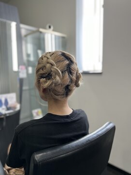 フーバ(FUUBA) 編み込みお団子風ヘアセット