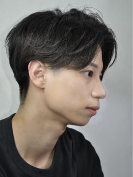 ヒロ銀座 バーバーショップ 札幌本店(HIRO GINZA BARBER SHOP) メンズショートビジネスツーブロックセンターパートフェード