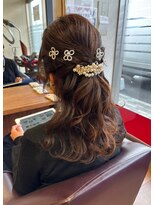 美容室ヒラトヤ 仙北店&nbsp;ルーズハーフアップ ドレスヘア 結婚式 お呼ばれ 二次会
