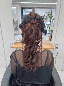 バルベストーキョーサウス(BARBES TOKYO SOUTH) ふわふわポニーテール【清板】