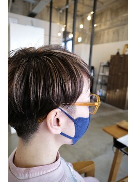 リサリサ(LISA LISA) ハイライト刈り上げショート