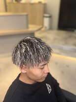MEN'S Lia メンズ 八尾 パーマ 【メンズ リア】 ホワイトメッシュ×縦落ちツイスト