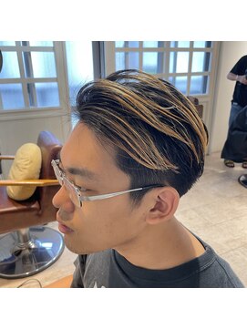 ギギ(9191) 伸び切ったブリーチを馴染ませるカット