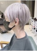 イメチェンくびれショートカット ホワイトアッシュグレージュ
