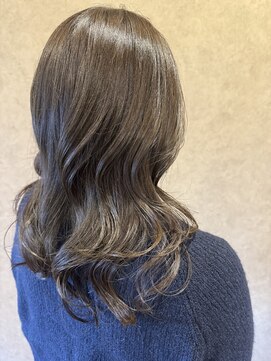 イロハ(iroh) イルミナカラー/くすみカラー/ロングヘア/オッジィオット