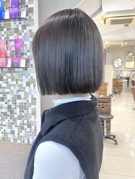 ヒビヲ(HIBIO) 横浜タッセルボブショートボブ顔周りレイヤーカット韓国30代40代