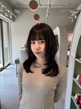 ムーム(Momb) 韓国風ミディアムレイヤーカット