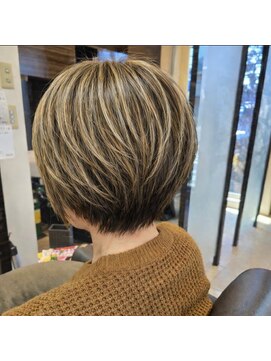 アンジュールクレア(UN JOUR CREA) ショートボブ×ハイライト