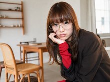 作り込みすぎない抜け感と柔らかさのミディアムレイヤー