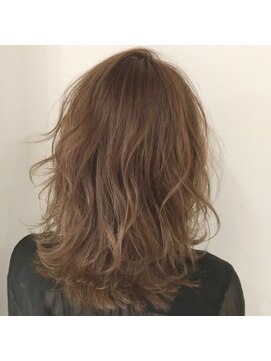 キャンバス バイ ネオリーブ 横浜西口(Canvas by neo.) たっぷりレイヤーミディ ミルクティーベージュ 小顔カット