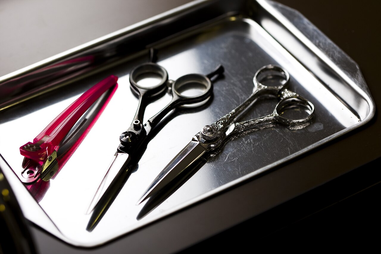 【平日限定：学割U24歳以下：現金のみ】カット+ジャグジーオートシャンプー