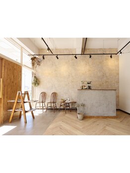 こだわりのアンティークのインテリアや洗練された店内に、日常を忘れて癒されること間違いなし！