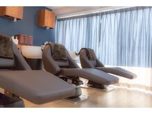 首が痛くならない☆最高級のシャンプー台で、極上の癒しのひとときを...♪【吉祥寺】ブリーチ/ダブルカラー