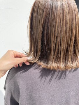 アイビーユー(ivy.u) ベージュ×外ハネ