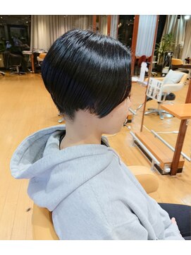 カーサ(CASA) ☆ 刈上げショート女子 ☆