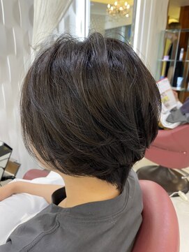 クオリス 赤塚店(QUALIS) 20代30代大人可愛い黒髪☆前下がりショートボブ丸みショート