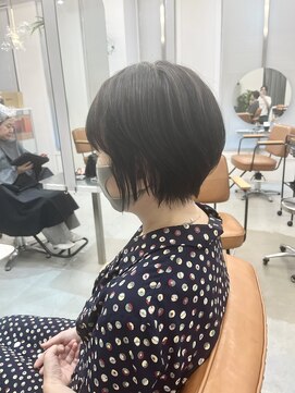 セム(sem) ショートボブ×白髪ぼかしハイライト×髪質改善カラー