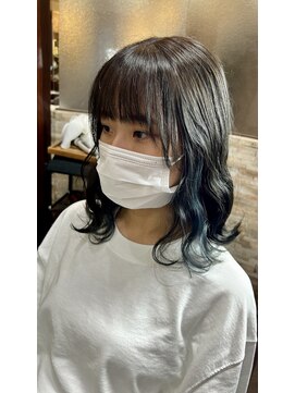 キャラ 池袋本店(CHARA) 大人っぽく決まるインナーカラー【ブルージュカラー】