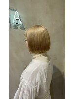 エイミー(Aimee) Aimee 町田 切りっぱなしミニボブ×艶ブロンド