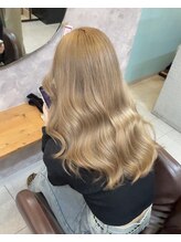 ダブルカラー。１回ブリーチでベージュベースを作るので中明度カラーにおすすめ。