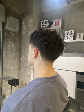 フランクスバーバーザスタンド(Frank’s barber the stand) サーフカール/スパイキーショート/フェザーパーマ/飯田橋