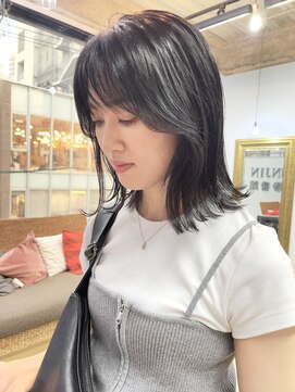 ヌード(NUDE) NUDE顔周りレイヤー外ハネボブ レイヤーボブ切りっぱなしボブ