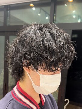 フィフス トウキョウ (fifth TOKYO) 渋谷波巻きパーマメンズセンターパートウルフマッシュカット