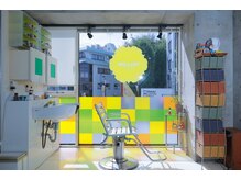 イエロー(YELLOW)の雰囲気(周りを気にせずじっくり相談。1対1のプライベート空間。)