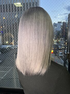 テテ(TETE) ホワイトシルバー　心斎橋×長堀橋