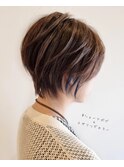 ナチュラルショート×イヤリングカラー