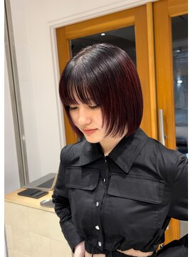 スタン 渋谷(Stam) ワインレッドハイトーンウルフレイヤーボブブリーチカラー渋谷