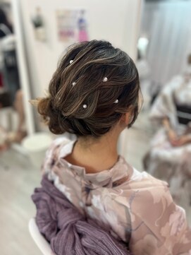 ホワイト 東京新宿店(White) サイドお団子スタイル♪