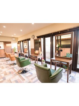 【完全マンツーマン◎】温かみを感じるゆったりとしたプライベート空間で贅沢なサロンタイムをお届け。