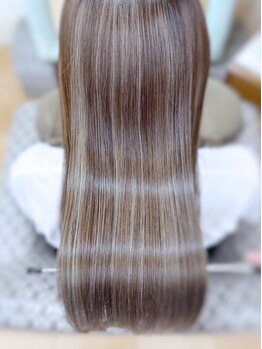 ヘアー デザイナーズ クルー ドルフィン(HAIR DESIGNERS CREW dolphin)の写真/派手じゃない。だけど、確実に違う。ミリ単位で計算されたハイライトが、骨格や毛流れに自然に溶け込みます