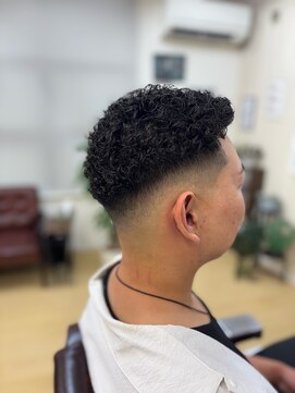 ハングアウト(Hangout) 極道パーマ×スキンフェード