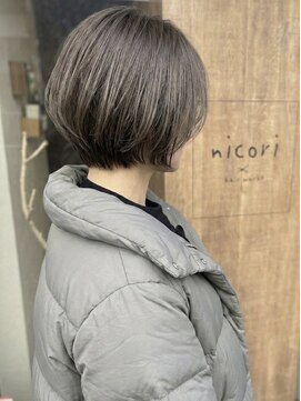 ニコリヘアワークス(nicori hair works) ショートボブ×ハイトーン×グレージュ