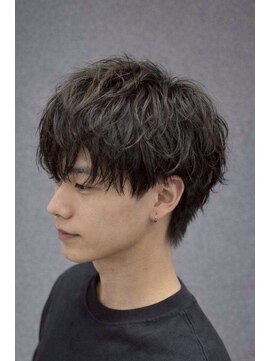 キラヴィ 三宮(KIRAVI) アップバング短髪フェードカットツイストパーマオールバック
