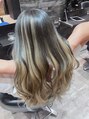 アレグラ(alegra)&nbsp;アッシュカラー×ハイライト×巻きスタイル
