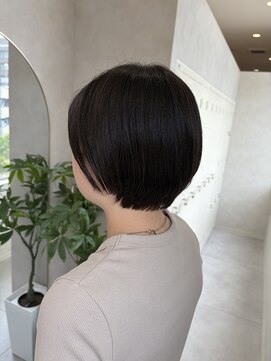 エレノア 枚方(Eleanor) 丸みショートボブ