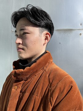 スガタ(SUGATA) センターパート 刈り上げ