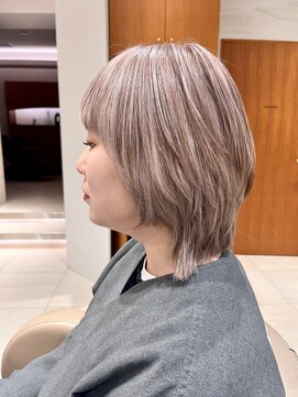 ピークアブー アヴェダ ギンザシックス(PEEK-A-BOO AVEDA GINZASIX) マロンベージュホワイトブロンド細めハイライトくすみベージュ