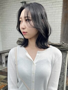 くびれヘア　韓国　ミディアムレイヤー　ゆるふわミディアム