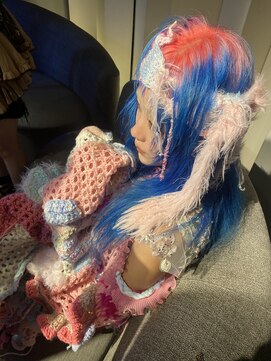 オーン 渋谷(OOn) ブルー×ライトピンクのデザインカラー