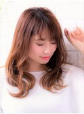 毛先パーマの黒髪ウォーターフォールにことりベージュハイライト
