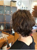 ナチュラルなウェーブをいかしたショート