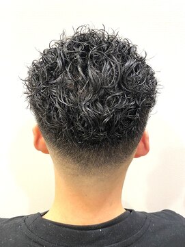 銀座マツナガ 神田店 ワイルドバックセットスキンフェードアレンジ多彩パーマ