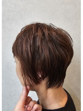 ノワール(NOIR) オススメ和漢カラー骨格矯正耳かけショート