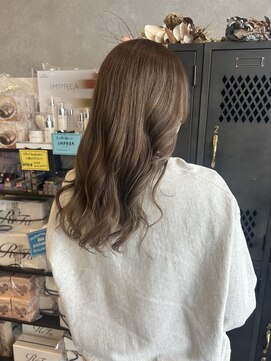 アチーブリス(achieve Liss) 細めハイライト立体感カラーシルキーベージュウェーブスタイル