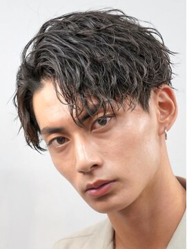 バイフィフス 原宿/表参道(by fifth) 緩めツイストスパイラルパーマウルフセンターパート七三分け短め